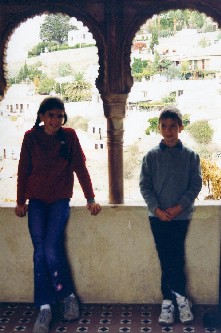 Sophie et Vincent, dans le palais Daralhorra.